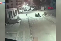Motosikletle Geldiler, İş Yerini Soydular: 3 Hırsız Kamerada