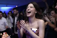 Gizli Dolap Rengin Kimdir? Beren Saat’in Canlandırdığı Karakterin Hikayesi