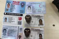 İstanbul'da Sahte Polis Skandalı: Çakarlı Araçta Yakalandılar