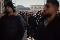 Suriye'de Esad Rejimi Askerleri Teslim Oluyor