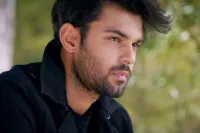Taş Kağıt Makas Dizisi Arhan Kimdir? Berk Bakioğlu'nun Canlandırdığı Arhan’ın Hikayesi ve Özellikleri