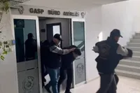 Polis Olduklarını Söyleyip Binlerce Lira Gasbettiler!