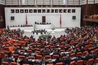 Emekli Bayram İkramiyesi 4 Bin Lira Oldu: Teklif Meclis'te Yasalaştı