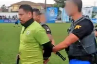 Brezilya'da Maç Sırasında Şok Tutuklama: Uyuşturucu Şebekesinin Üyesi Hakem Gözaltında!
