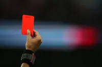 Dünya Futbolunun "En Hırçın" İsimleri: Tarihin En Çok Kırmızı Kart Gören Oyuncuları