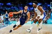 Stephen Curry NBA'in En Skorer İlk 20 İsmi Arasına Girdi