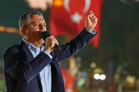 CHP Lideri Özgür Özel'den Uşak Belediye Başkanı Özkan Yalım'ın İddialarına Sert Yanıt: "Belli ki Orada Bir Numara Var"