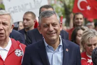 Özgür Özel: "Atatürk Cumhuriyet'i Genelbaşkanlara Değil, Gençlere Emanet Etti"