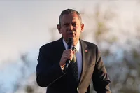 Özgür Özel'in Yürüyüş Partisi Rafa Kalktı