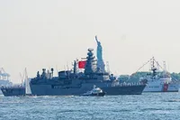TCG Oruçreis, ABD'nin 250. Bağımsızlık Yılı Kutlamalarında New York'ta Türk Bayrağını Dalgalandırdı