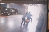 İzmir Çiğli'de belediye başkanının makam aracına silahlı saldırı