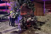 İki otomobil kafa kafaya çarpıştı. İki kişi öldü, iki yaralı