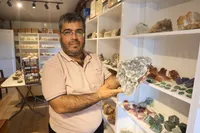 Ayağına taş takılan biyolog 10 yılda 15 bin taş topladı
