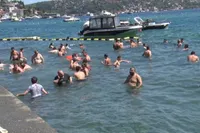 Sıcak havada Bebek Sahili doldu, ücretsiz deniz keyfi