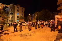 Toprak kayması nedeniyle 5 katlı bina tahliye edildi