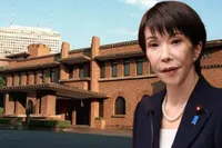 Japon Başbakan hamam böceğini öldürmedi, yalnız hissetti