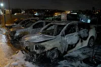 Avcılar'da galerideki araçlar alev aldı, kundaklama şüphesi