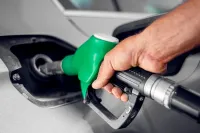 Benzin fiyatları 4 doları aştı: Trump petrol devleriyle masaya oturuyor