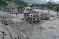 Nepal'de baraj patladı: Halka yüksek yerlere kaçın çağrısı