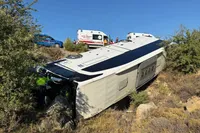 İzmir Menderes'te Otobüs ile Otomobil Çarpıştı: 2 Ölü