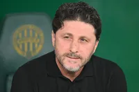 Trabzonspor Teknik Direktörü Fatih Tekke görevinden istifa etti