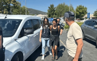 Muğla'da Türk bayrağını yakan kadın tutuklandı