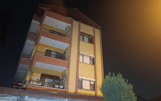 Kocaeli'de 4 katlı bina boşaltıldı. Kolon ve kirişlerinden ses geldi
