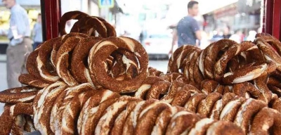 Ankara'da Seyyar Simit Tezgahında Şoke Eden Görüntü: Fareler Cirit Atıyor!