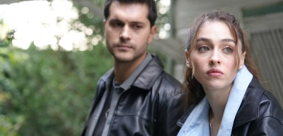 Cemre Baysel ve Alperen Duymaz Bir Dergiye Poz Verdi: Leyla ile Civan’dan Romantik Kareler