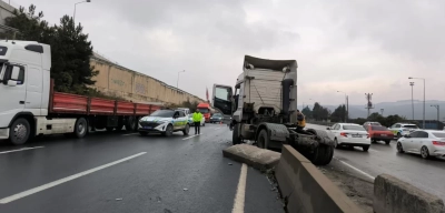 D100 karayolunda kaza: İstanbul yönünde trafik aksadı