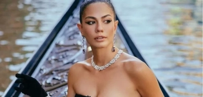 Demet Özdemir Güneşlenirken Poz Verdi! Ortalığı Yaktı Geçti