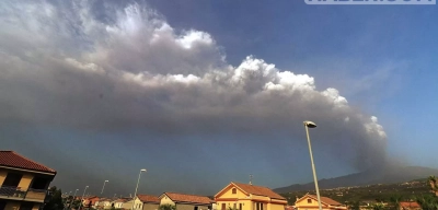 Etna Yanardağı Patladı: Uluslararası Havaalanında Uçuşlar Aksadı!