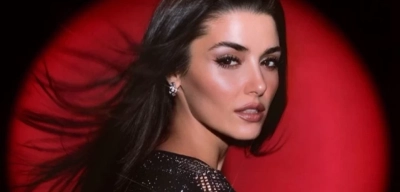 Hande Erçel'in Süper Mini Elbisesiyle Paylaştığı Pozlara Beğeni Yağdı