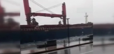 İstanbul Boğazı'nda Akıntıya Kapılan Gemi Kıyıya Çarpmaktan Son Anda Kurtuldu