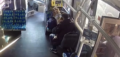 İstanbul'da Hamile Bir Kadın Taksi Bulamayınca Metrobüste Doğum Yaptı!