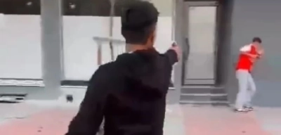 İstanbul'da İki Çocuk Sokak Ortasında Ateş Edip O Anları Sosyal Medyada Paylaştı!