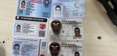 İstanbul'da Sahte Polis Skandalı: Çakarlı Araçta Yakalandılar