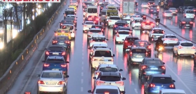 İstanbul'da Yoğun Sabah Trafik İle Başladı! Şehirde Araçlar Durma Noktasına Geldi