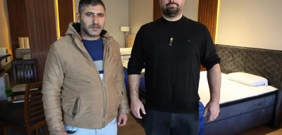 İzmir'de Alkollü Şahıs Kendi Evi Diye Mobilya Mağazasına Girdi! Polisleri Başında Görünce...