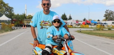 Kenan Sofuoğlu'nun 5 Yaşındaki Oğlu Zayn, Katar'da Formula 1 Efsaneleriyle Buluştu