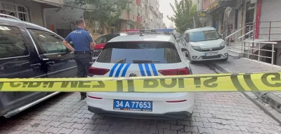 Küçükçekmece'de Aile Dehşeti! Annesini Bıçaklayan Babasını Ağır Yaraladı