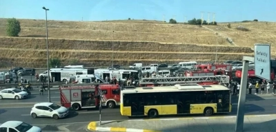 Küçükçekmece'de Metrobüs Kazası: 10 Kişi Yaralandı
