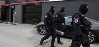 Maskeli ve Silahlı Polisler Andrew Tate'in Evine Baskın Düzenledi