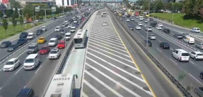 Metrobüs Hattında Yol Çalışması Başladı! İstanbul'da Trafik Arttı