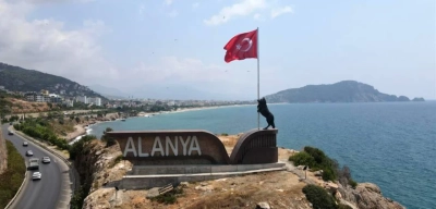 MHP'nin yaptırdığı heykeli CHP'li Alanya Belediyesi kaldırdı