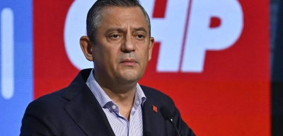 Özgür Özel'den Gizli Fotoğraf Tepkisi: 'Merak Ediyorsa Bir Duble Rakı da İçtim'