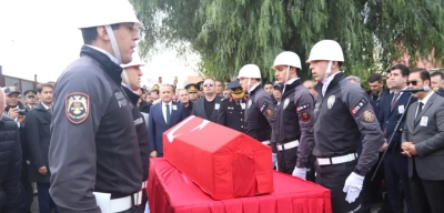 Şehit Polis Mehmet Tozun'un Cenazesinde Yürek Burkan Detay: 4 Yaşındaki Kızının Babasına Son Bakışı