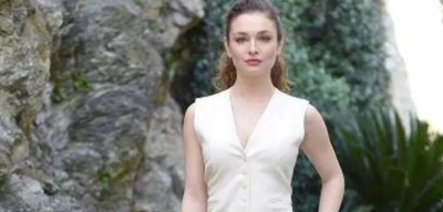 Serra Arıtürk Kimdir? Taş Kağıt Makas'ta Alev Dönertaş Rolüyle Karşınızda