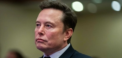 Elon Musk Liverpool'u Satın Alacak İddiası: Baba Musk'tan Açıklama Geldi
