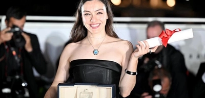 Merve Dizdar Fransa'da Şövalye İlan Edildi